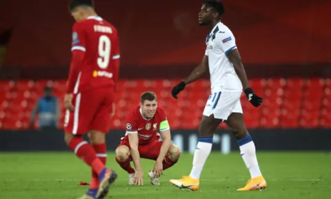 Thủng lưới 2 bàn trong 4 phút, Liverpool thua trắng Atalanta ngay tại Anfield