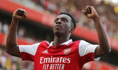 Tiền đạo Arsenal bỏ quốc tịch Anh
