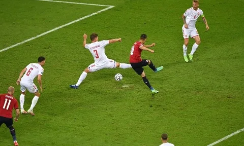 Patrik Schick đã đuổi kịp Cristiano Ronaldo
