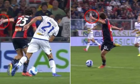 Tiền đạo Serie A ghi bàn trong tư thế cực dị