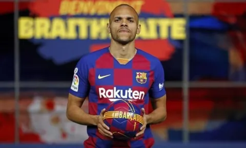 "Tiền đạo tỷ phú" từ chối rời Barca