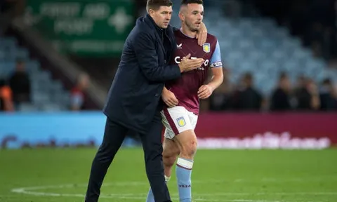 Tiền vệ được Sir Alex ngưỡng mộ đang bị Gerrard lãng phí