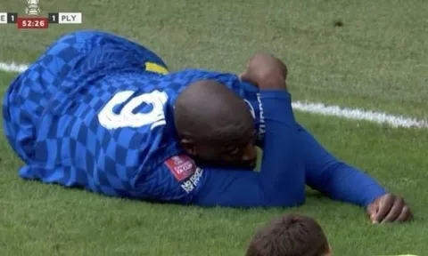 Tiếp tục tệ hại, Lukaku củng cố lời nguyền số 9 ở Chelsea
