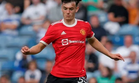 Tiểu Scholes của Man Utd được HLV khen ngợi