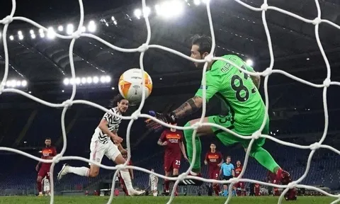 Tìm thấy "siêu vũ khí", Man Utd giữ Cavani là quyết định đúng đắn