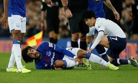 Nhìn Gomes thở oxy rời sân, Barca gửi thông điệp xót xa trên MXH