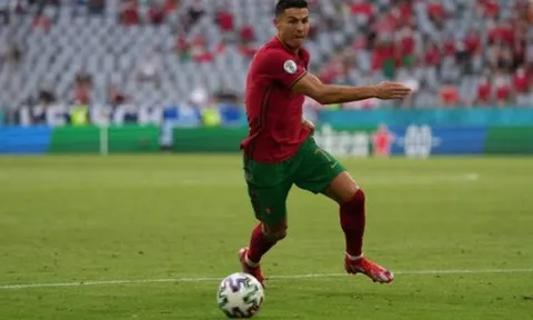 Tốc độ kinh hoàng trong màn nước rút 97 mét của Ronaldo