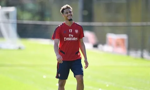 'Tôi nóng lòng được xem trung vệ trẻ đó của Arsenal thi đấu'