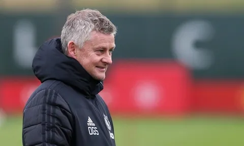 Man Utd ký hợp đồng 2 năm với cái tên thay Lee Grant và Romero