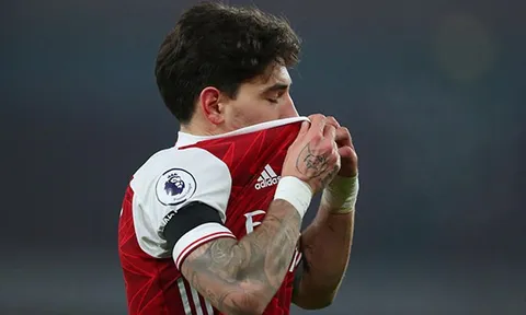 Tony Adams chỉ ra cầu thủ "không biết chơi bóng" ở Arsenal