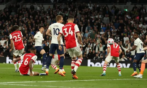 "Họ có 2 cầu thủ đẳng cấp thế giới là Kane và Son. Arsenal chẳng có ai"