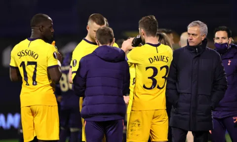 Tottenham bị loại, CĐV muốn tống khứ 1 cái tên khỏi đội bóng