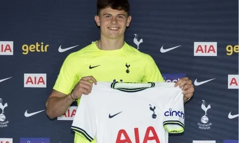 Tottenham công bố tiền đạo tài năng
