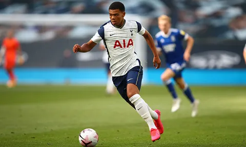 Tottenham thành công 'trói chân' tài năng trẻ 17 tuổi từng được Mourinho khen ngợi
