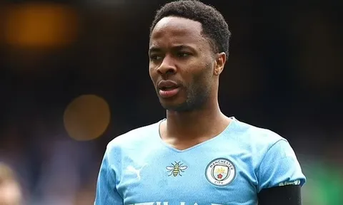 Tottenham và Arsenal nhận cú tát trời giáng từ Sterling