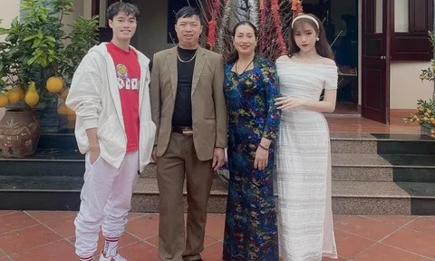 Trần Minh Vương xây nhà tặng mẹ, tuyển thủ Việt đăng ảnh sum vầy bên gia đình 