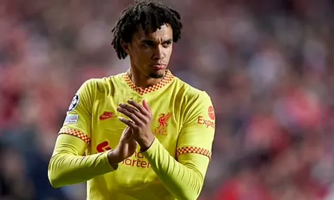 Carragher gọi sao Liverpool là bậc thầy chuyền bóng