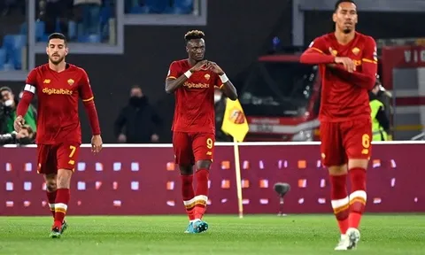 Trò cưng Mourinho trên đường phá kỷ lục của 2 huyền thoại
