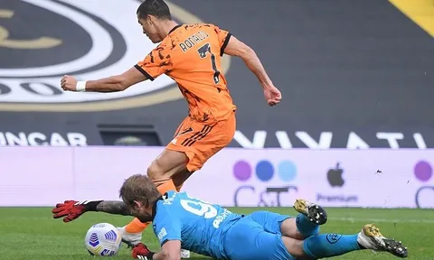 Trở lại có ngay cú đúp, Ronaldo một tay giúp Juve thắng giòn giã