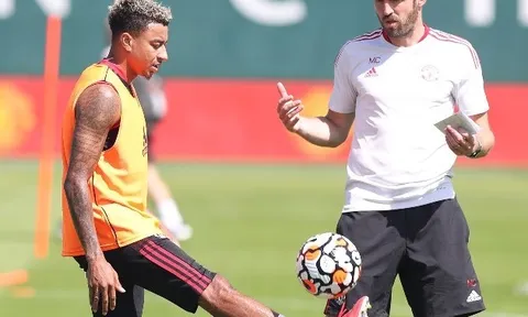 Trở lại Man Utd, Jesse Lingard được Michael Carrick chỉ bảo tận tình