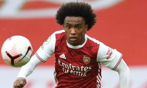 Trở lại thi đấu, CĐV Arsenal choáng váng bởi 1 cái tên