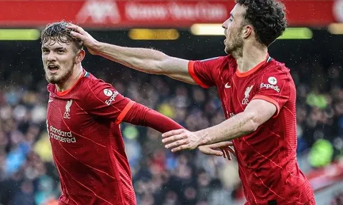 Trở lại từ chấn thương, Elliott lập siêu phẩm giúp Liverpool thắng tưng bừng
