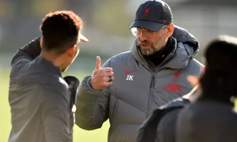 Trở về Liverpool, Firmino nhận được thông điệp từ Klopp