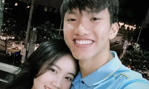Trốn đội, Văn Hậu "đánh lẻ" với người yêu sau chung kết