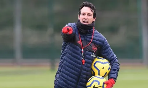 Trong cơn khủng hoảng, Arsenal có thay đổi khó tin