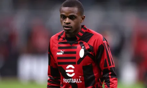 Trụ cột AC Milan lên tiếng về tương lai