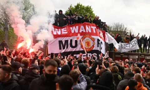 TRỰC TIẾP Man United vs Liverpool: Trận đấu chính thức bị hoãn!