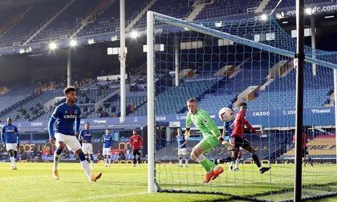 Trừng phạt Everton quá đẳng cấp, Man Utd 'xịn' CĐV muốn thấy đã trở lại
