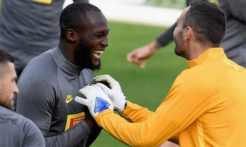 Trước giờ chạm trán Dortmund, Lukaku ân cần với cựu đội trưởng Atletico Madrid