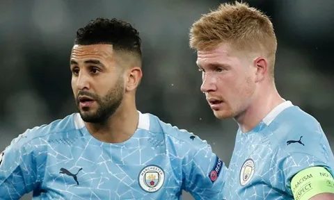 Trước khi Mahrez sút phạt ghi bàn, De Bruyne nói 1 câu