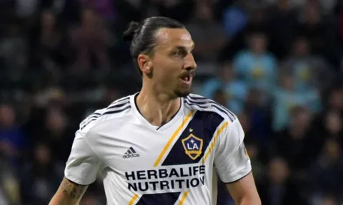 Trước ngày chia tay, Ibrahimovic vẫn được MLS vinh danh