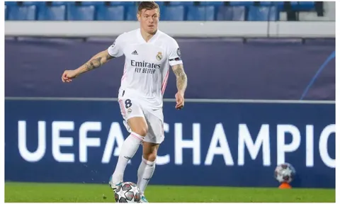 Trước thềm chiến Chelsea, Toni Kroos tiết lộ luôn tương lai Zidane mùa tới?