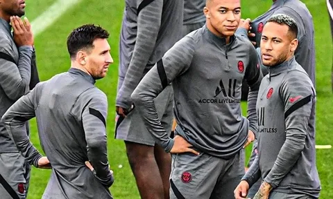 Trước thời khắc tung Mbappe - Messi- Neymar, PSG sử dụng đội hình nào?