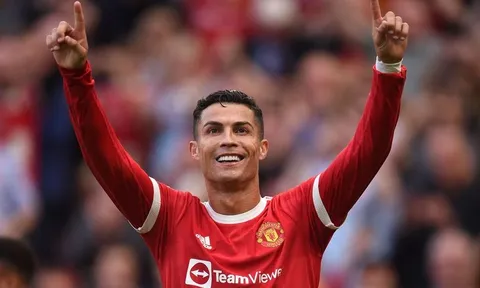 Truyền thông xứ sương mù nói gì về màn tái xuất của Ronaldo