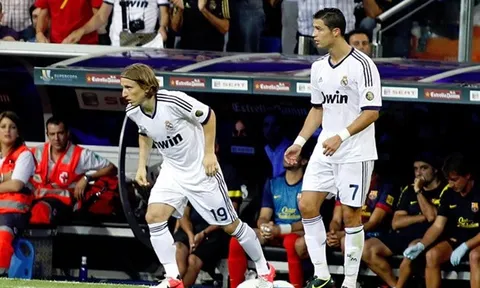 Từ Modric đến Suarez: 10 chữ ký tưởng thảm họa nhưng lại 'lên hương'