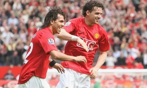 Từ Schmeichel đến Tevez: 7 cái tên từng khoác áo Man Utd và Man City
