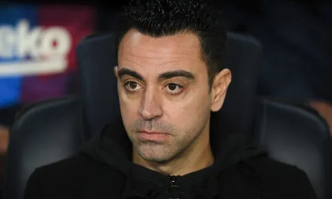 Tuần trăng mật của Xavi với Barca kết thúc