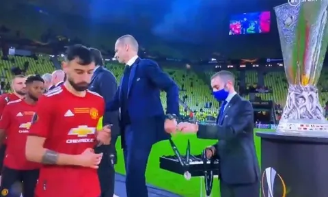 Tức tưởi, dàn sao Man Utd hành xử thiếu tôn trọng với quan chức UEFA