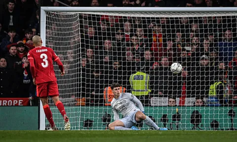 Tuchel tính sai một bước, Liverpool hạ Chelsea vô địch League Cup