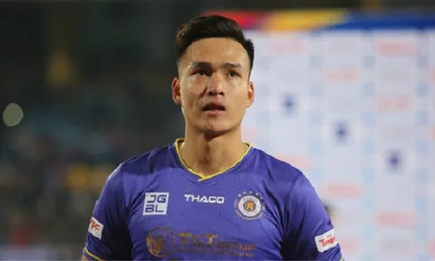 "Tung cước" thô bạo, sao Hà Nội FC khiến Trưởng ban trọng tài nổi giận