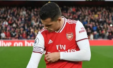 Tước băng Xhaka, Arsenal làm gì còn thủ lĩnh?