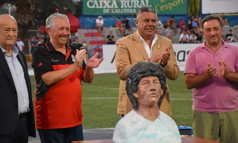 Tượng của Maradona bị chê bai