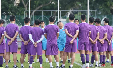 Tuyển Việt Nam: Tưởng thách thức lại hóa... thong dong