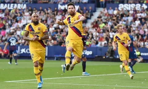 Vẻ mặt không nói nên lời của Messi khi chứng kiến Barca 'tặng' 3 điểm cho Levante