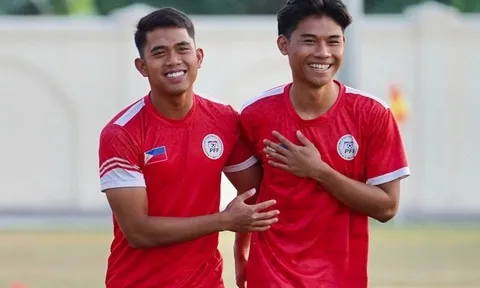 U23 Philippines đá bóng ma, chơi đùa trên sân Tam Nông