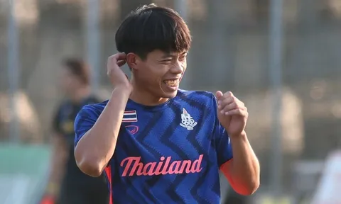 U23 Thái Lan cười đùa trong màn so tài tâng bóng